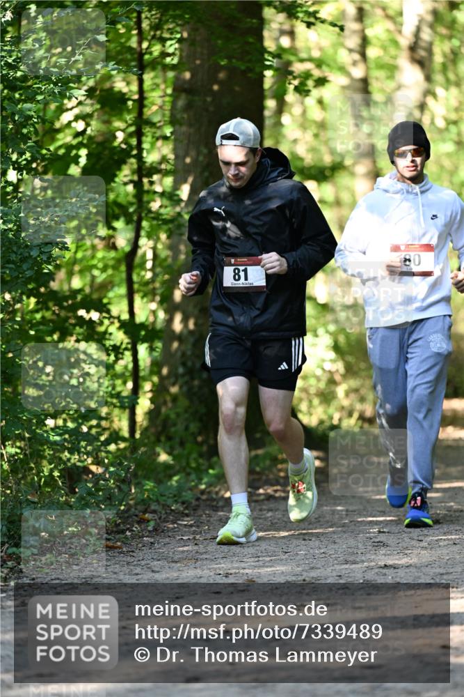06.10.2024 - Bramfelder Halbmarathon 2024 Dr. Thomas Lammeyer http://msf.ph/oto/7339489 06.10.2024 10:33:44 Laufen 81, 80 meine-sportfotos.de