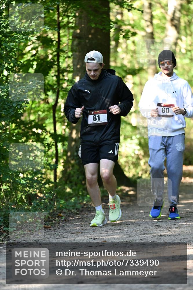 06.10.2024 - Bramfelder Halbmarathon 2024 Dr. Thomas Lammeyer http://msf.ph/oto/7339490 06.10.2024 10:33:44 Laufen 81, 80 meine-sportfotos.de
