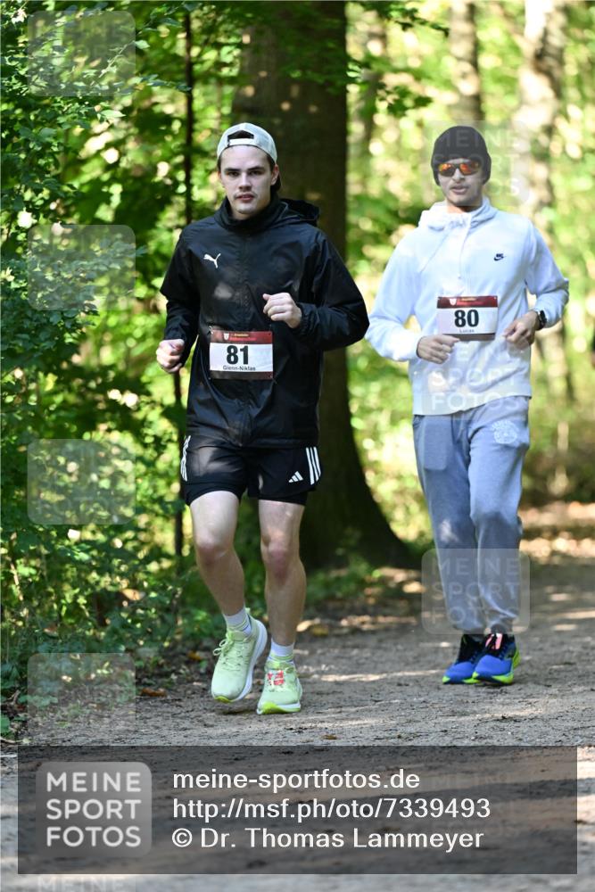 06.10.2024 - Bramfelder Halbmarathon 2024 Dr. Thomas Lammeyer http://msf.ph/oto/7339493 06.10.2024 10:33:44 Laufen 81, 80 meine-sportfotos.de