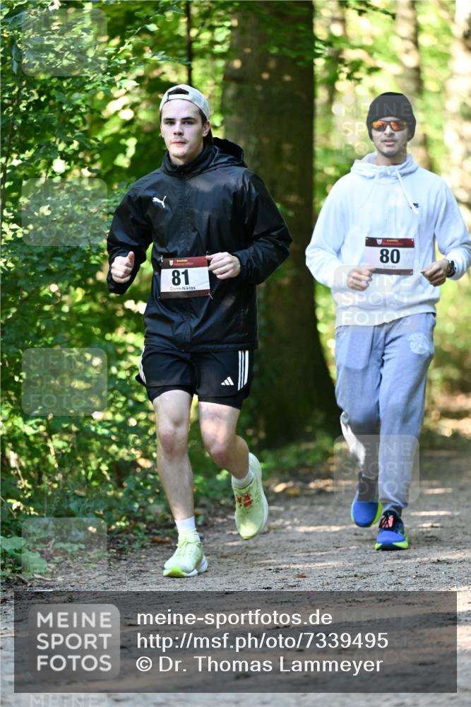 06.10.2024 - Bramfelder Halbmarathon 2024 Dr. Thomas Lammeyer http://msf.ph/oto/7339495 06.10.2024 10:33:44 Laufen 81, 80 meine-sportfotos.de