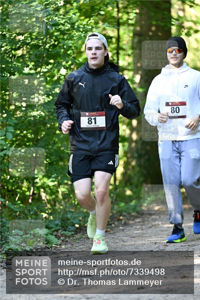06.10.2024 - Bramfelder Halbmarathon 2024 Dr. Thomas Lammeyer http://msf.ph/oto/7339498 06.10.2024 10:33:45 Laufen 81, 80 meine-sportfotos.de