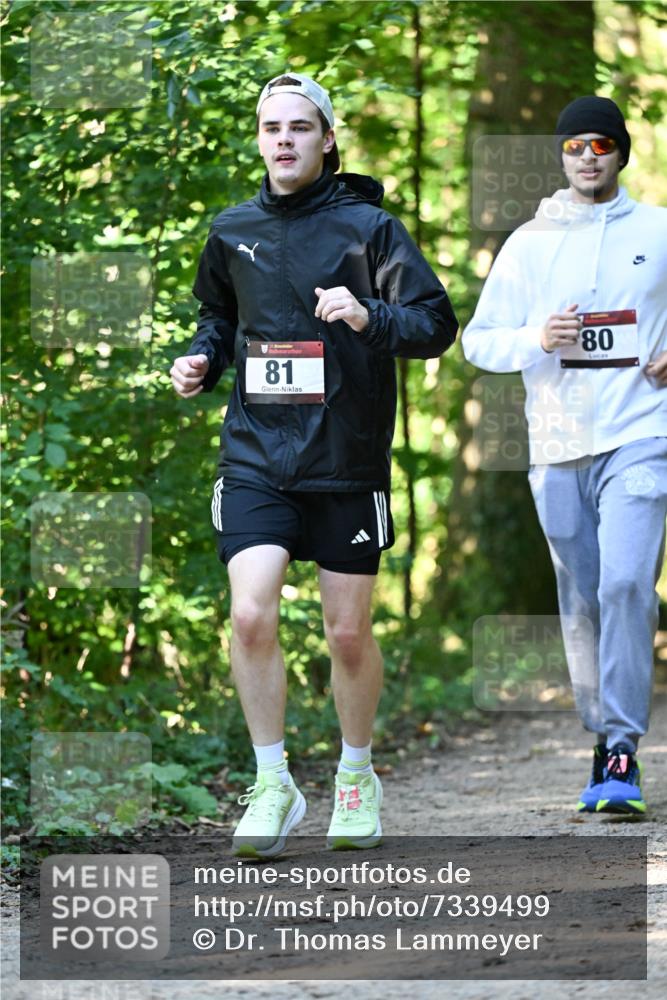 06.10.2024 - Bramfelder Halbmarathon 2024 Dr. Thomas Lammeyer http://msf.ph/oto/7339499 06.10.2024 10:33:45 Laufen 81, 80 meine-sportfotos.de