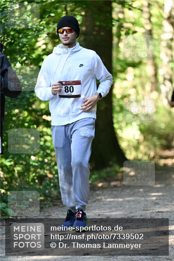 06.10.2024 - Bramfelder Halbmarathon 2024 Dr. Thomas Lammeyer http://msf.ph/oto/7339502 06.10.2024 10:33:46 Laufen 33, 80 meine-sportfotos.de