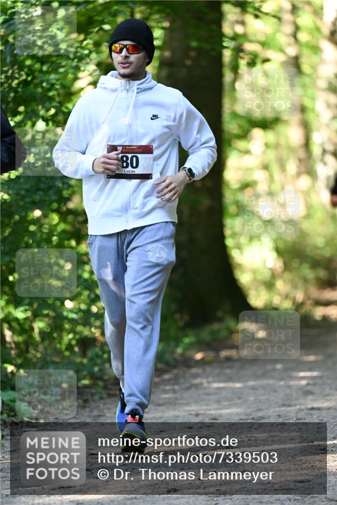 06.10.2024 - Bramfelder Halbmarathon 2024 Dr. Thomas Lammeyer http://msf.ph/oto/7339503 06.10.2024 10:33:46 Laufen 33, 80 meine-sportfotos.de