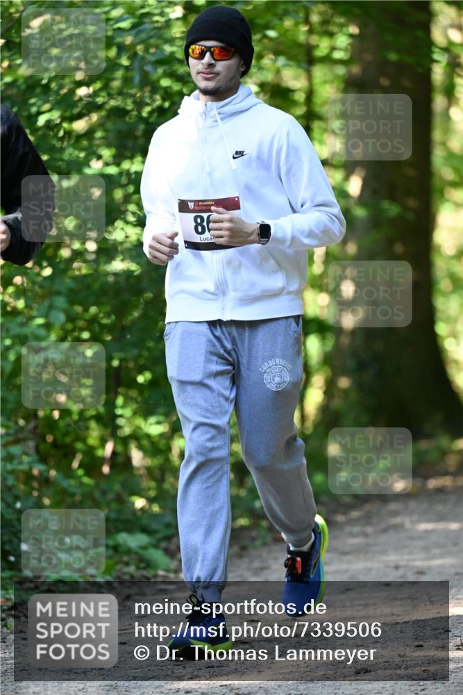 06.10.2024 - Bramfelder Halbmarathon 2024 Dr. Thomas Lammeyer http://msf.ph/oto/7339506 06.10.2024 10:33:46 Laufen 33, 86 meine-sportfotos.de