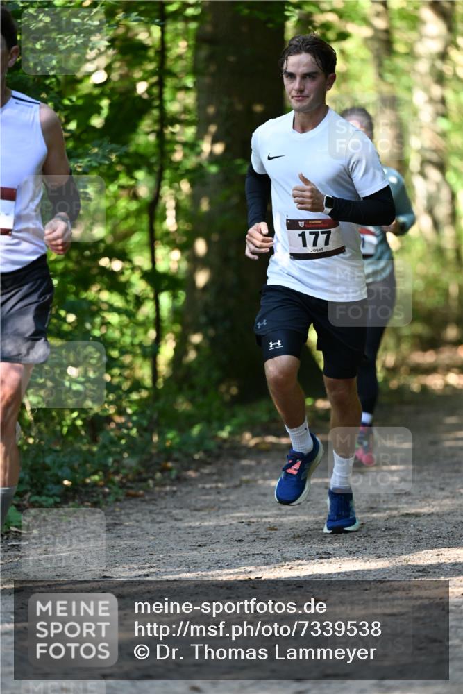 06.10.2024 - Bramfelder Halbmarathon 2024 Dr. Thomas Lammeyer http://msf.ph/oto/7339538 06.10.2024 10:34:27 Laufen 177 meine-sportfotos.de