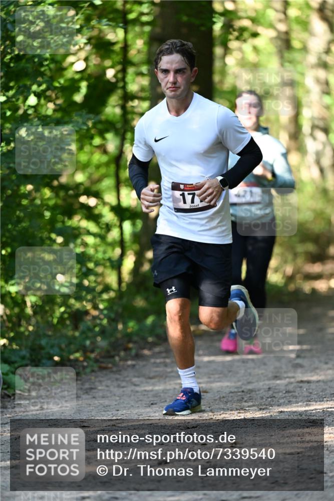 06.10.2024 - Bramfelder Halbmarathon 2024 Dr. Thomas Lammeyer http://msf.ph/oto/7339540 06.10.2024 10:34:27 Laufen 17 meine-sportfotos.de