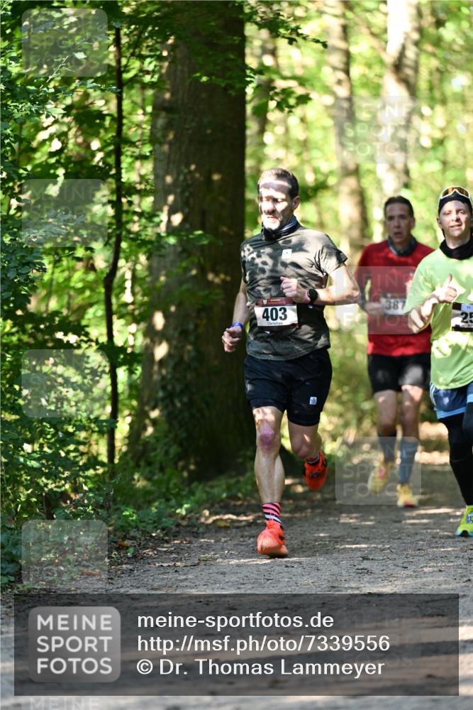 06.10.2024 - Bramfelder Halbmarathon 2024 Dr. Thomas Lammeyer http://msf.ph/oto/7339556 06.10.2024 10:34:41 Laufen 403, 387 meine-sportfotos.de