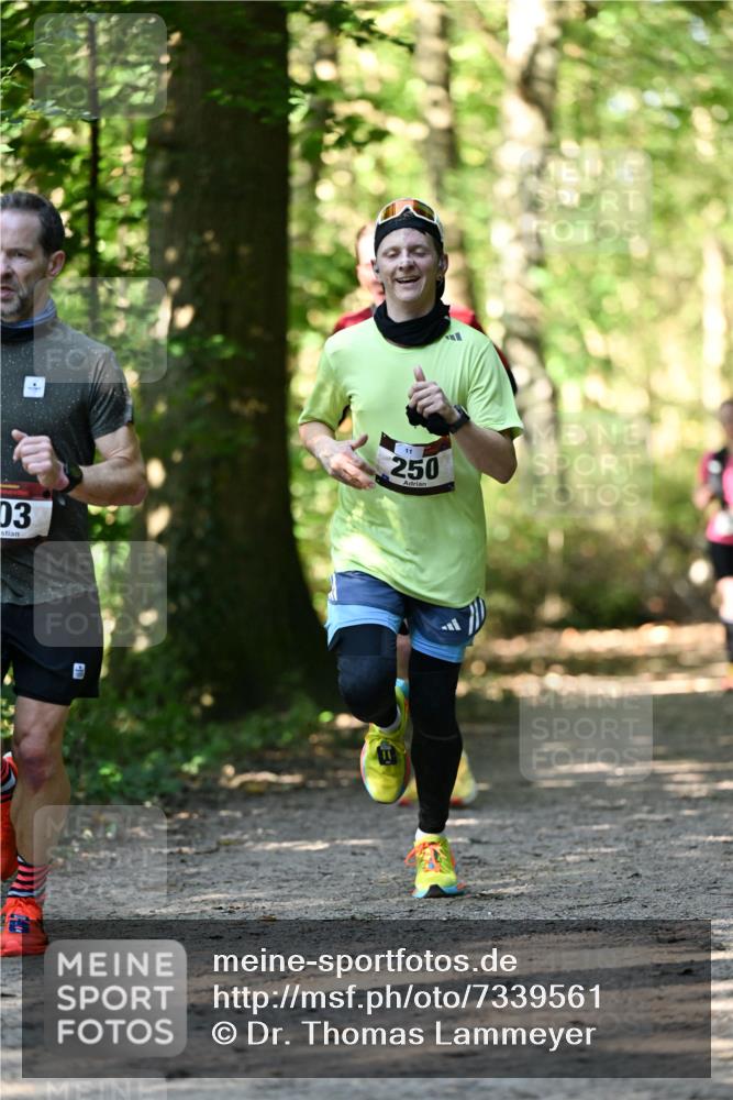 06.10.2024 - Bramfelder Halbmarathon 2024 Dr. Thomas Lammeyer http://msf.ph/oto/7339561 06.10.2024 10:34:42 Laufen 03, 250 meine-sportfotos.de