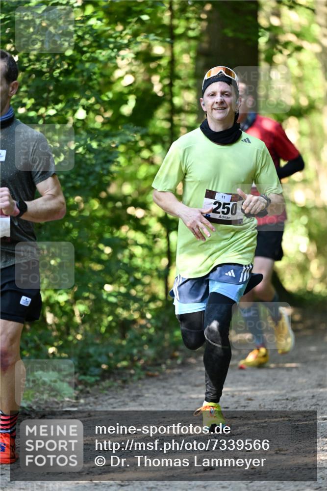 06.10.2024 - Bramfelder Halbmarathon 2024 Dr. Thomas Lammeyer http://msf.ph/oto/7339566 06.10.2024 10:34:42 Laufen 11, 250 meine-sportfotos.de