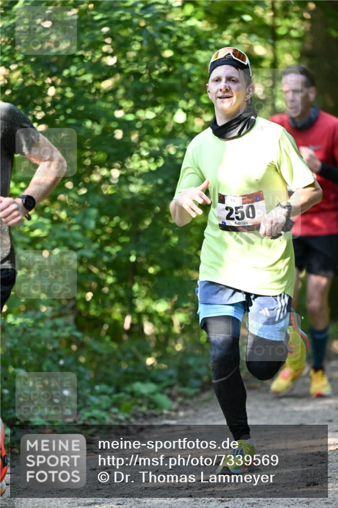 06.10.2024 - Bramfelder Halbmarathon 2024 Dr. Thomas Lammeyer http://msf.ph/oto/7339569 06.10.2024 10:34:43 Laufen 11, 250 meine-sportfotos.de