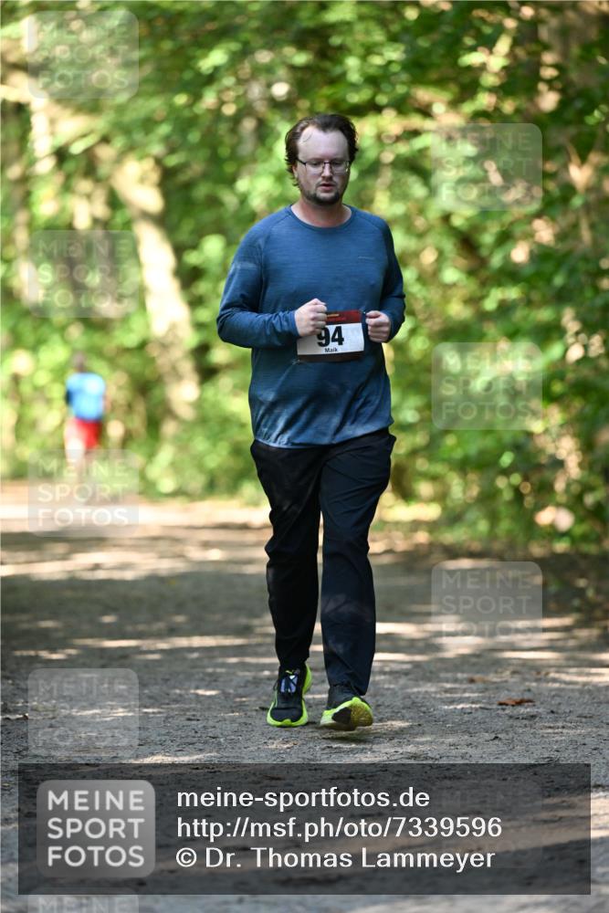 06.10.2024 - Bramfelder Halbmarathon 2024 Dr. Thomas Lammeyer http://msf.ph/oto/7339596 06.10.2024 10:35:34 Laufen 94 meine-sportfotos.de