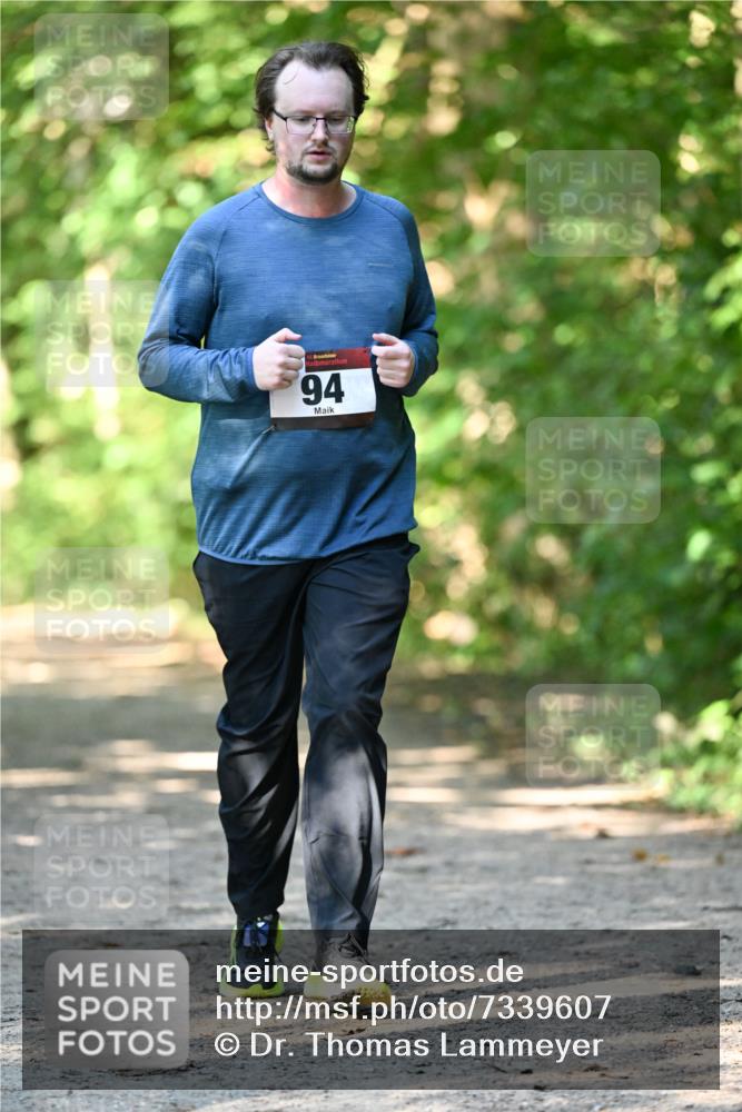 06.10.2024 - Bramfelder Halbmarathon 2024 Dr. Thomas Lammeyer http://msf.ph/oto/7339607 06.10.2024 10:35:35 Laufen 33, 94 meine-sportfotos.de