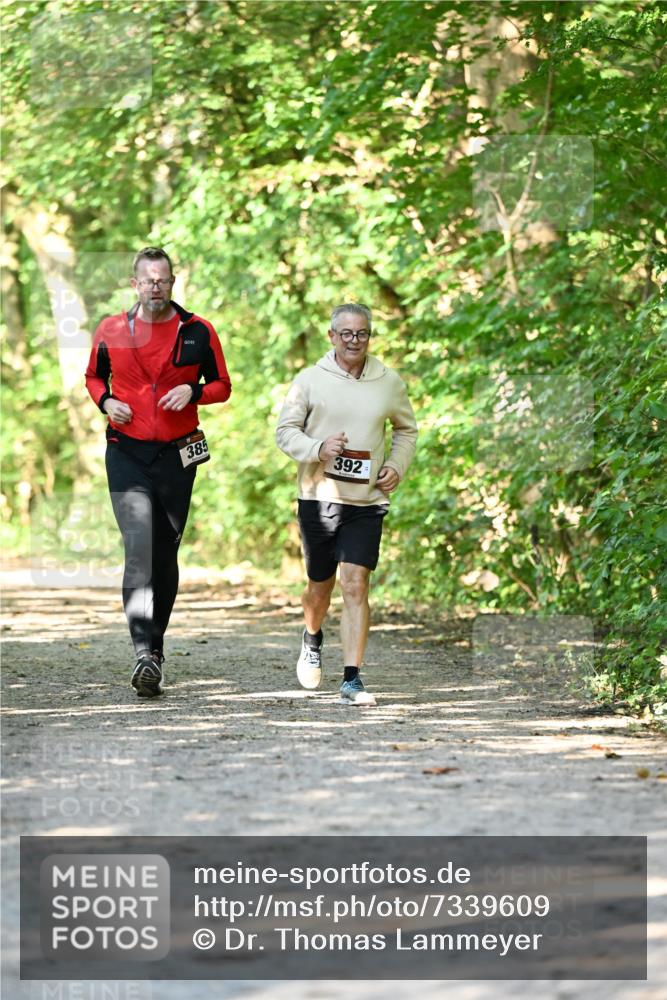 06.10.2024 - Bramfelder Halbmarathon 2024 Dr. Thomas Lammeyer http://msf.ph/oto/7339609 06.10.2024 10:36:02 Laufen 385, 392 meine-sportfotos.de