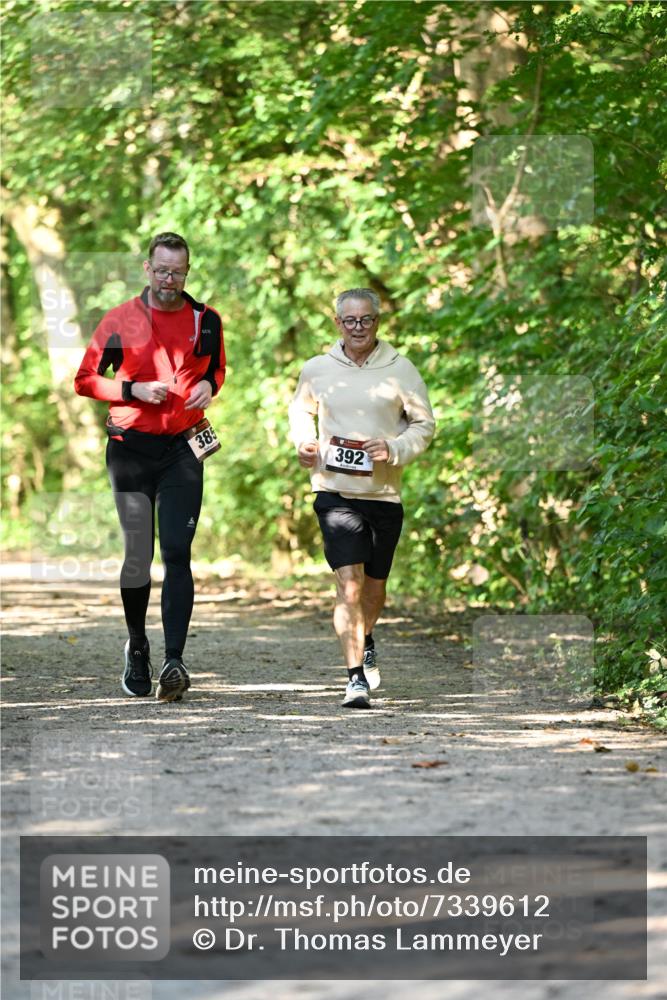 06.10.2024 - Bramfelder Halbmarathon 2024 Dr. Thomas Lammeyer http://msf.ph/oto/7339612 06.10.2024 10:36:03 Laufen 385, 392 meine-sportfotos.de