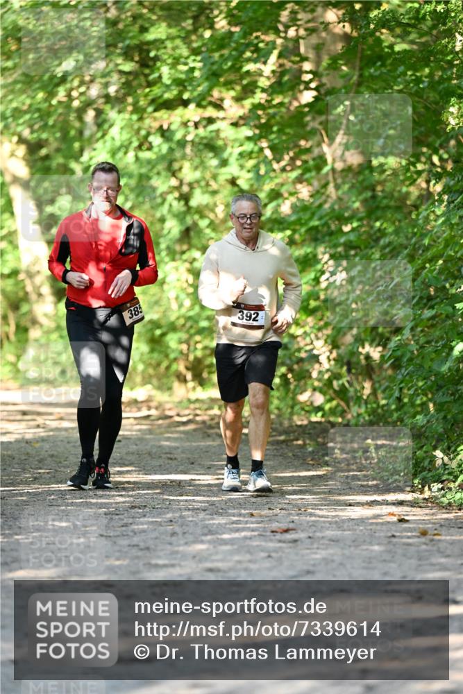 06.10.2024 - Bramfelder Halbmarathon 2024 Dr. Thomas Lammeyer http://msf.ph/oto/7339614 06.10.2024 10:36:03 Laufen 385, 392 meine-sportfotos.de