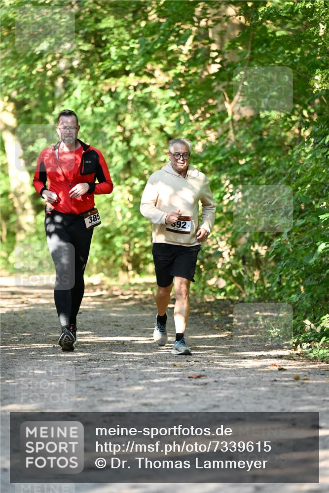 06.10.2024 - Bramfelder Halbmarathon 2024 Dr. Thomas Lammeyer http://msf.ph/oto/7339615 06.10.2024 10:36:03 Laufen 385, 392 meine-sportfotos.de
