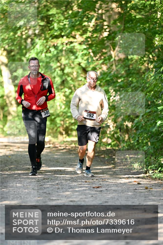06.10.2024 - Bramfelder Halbmarathon 2024 Dr. Thomas Lammeyer http://msf.ph/oto/7339616 06.10.2024 10:36:03 Laufen 385, 392 meine-sportfotos.de