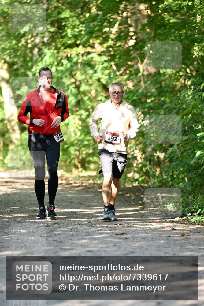 06.10.2024 - Bramfelder Halbmarathon 2024 Dr. Thomas Lammeyer http://msf.ph/oto/7339617 06.10.2024 10:36:03 Laufen 385, 392 meine-sportfotos.de