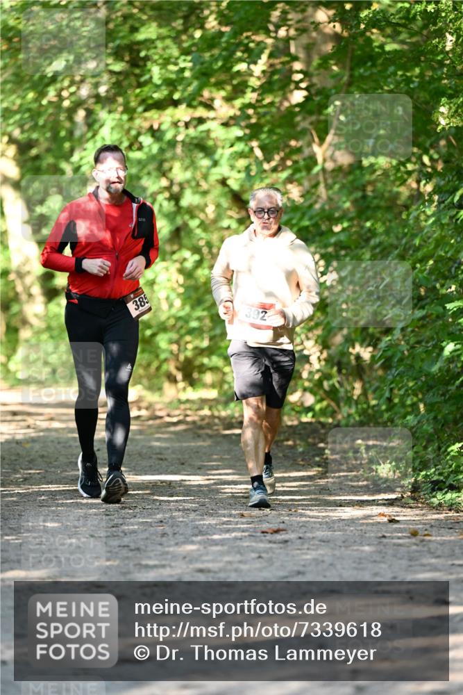 06.10.2024 - Bramfelder Halbmarathon 2024 Dr. Thomas Lammeyer http://msf.ph/oto/7339618 06.10.2024 10:36:03 Laufen 385, 392 meine-sportfotos.de