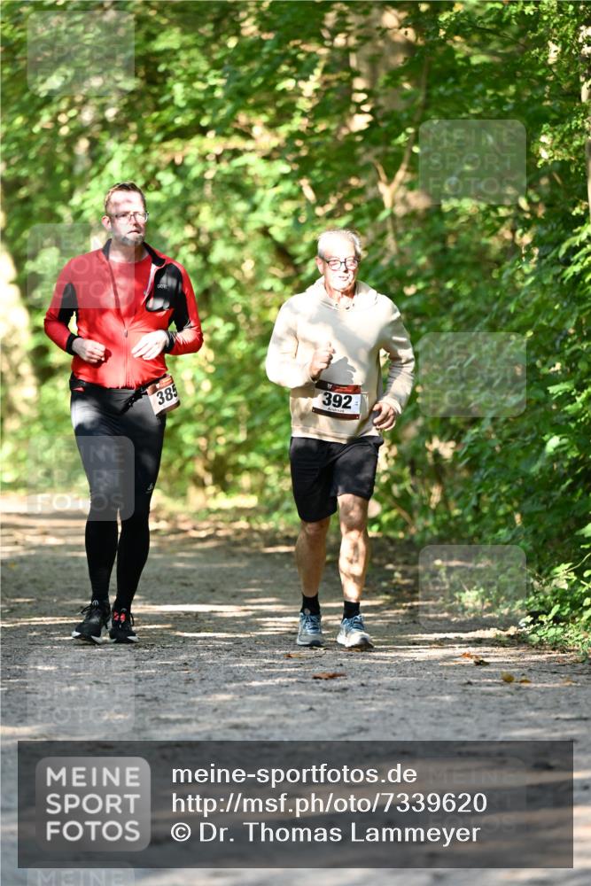 06.10.2024 - Bramfelder Halbmarathon 2024 Dr. Thomas Lammeyer http://msf.ph/oto/7339620 06.10.2024 10:36:04 Laufen 385, 392 meine-sportfotos.de