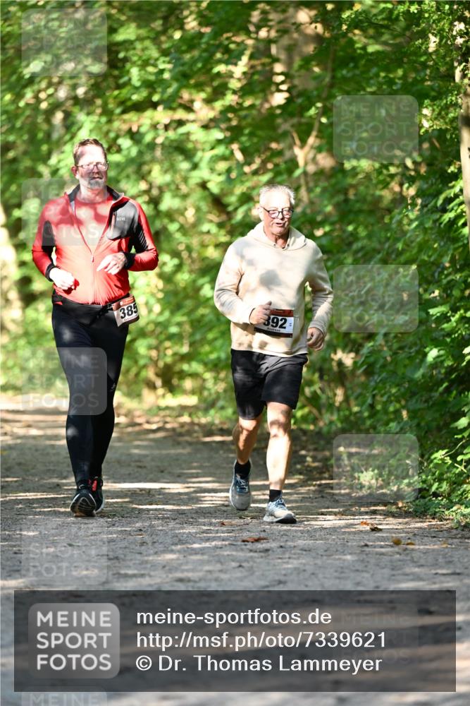 06.10.2024 - Bramfelder Halbmarathon 2024 Dr. Thomas Lammeyer http://msf.ph/oto/7339621 06.10.2024 10:36:04 Laufen 385, 392 meine-sportfotos.de