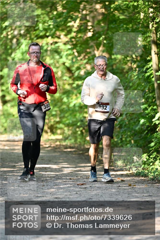 06.10.2024 - Bramfelder Halbmarathon 2024 Dr. Thomas Lammeyer http://msf.ph/oto/7339626 06.10.2024 10:36:04 Laufen 385, 392 meine-sportfotos.de