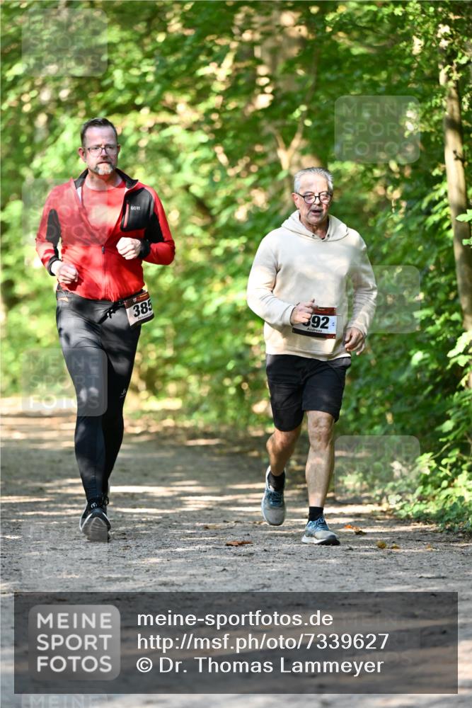 06.10.2024 - Bramfelder Halbmarathon 2024 Dr. Thomas Lammeyer http://msf.ph/oto/7339627 06.10.2024 10:36:05 Laufen 385, 392 meine-sportfotos.de