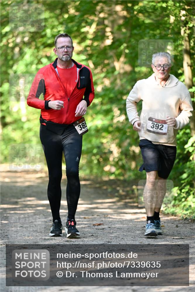 06.10.2024 - Bramfelder Halbmarathon 2024 Dr. Thomas Lammeyer http://msf.ph/oto/7339635 06.10.2024 10:36:06 Laufen 385, 392 meine-sportfotos.de