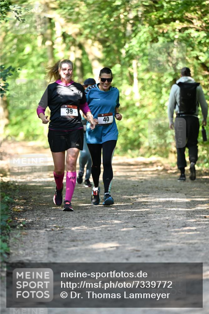 06.10.2024 - Bramfelder Halbmarathon 2024 Dr. Thomas Lammeyer http://msf.ph/oto/7339772 06.10.2024 10:37:26 Laufen 39, 40 meine-sportfotos.de