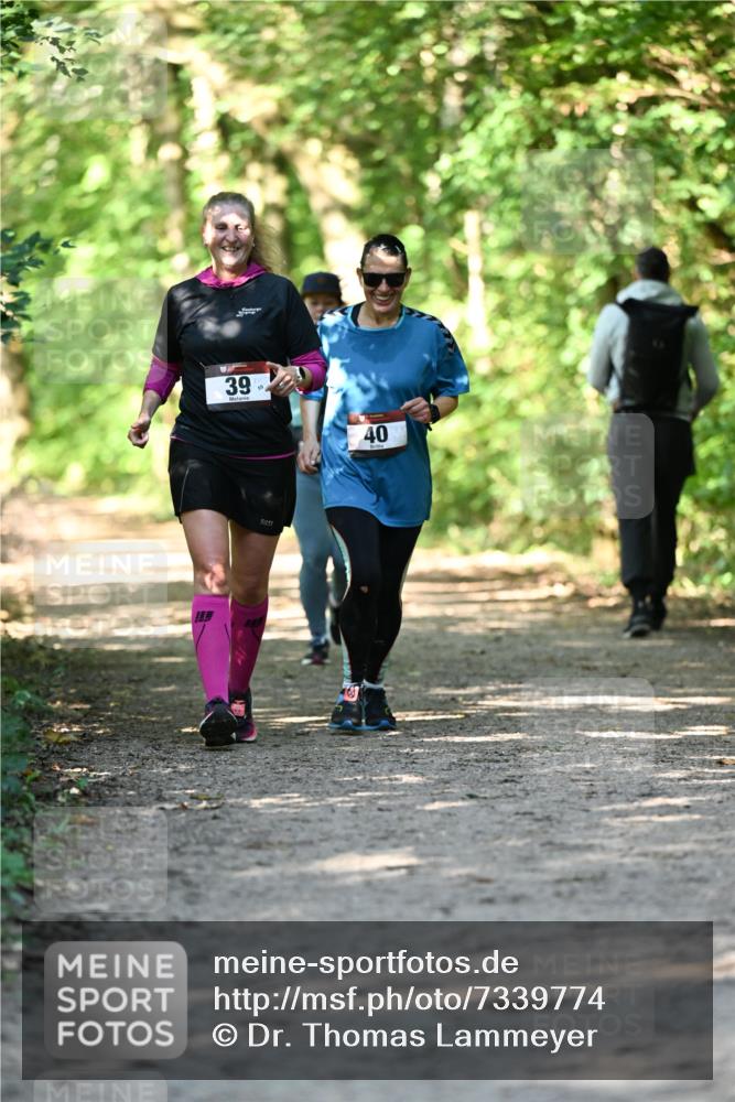 06.10.2024 - Bramfelder Halbmarathon 2024 Dr. Thomas Lammeyer http://msf.ph/oto/7339774 06.10.2024 10:37:27 Laufen 39, 59, 40 meine-sportfotos.de