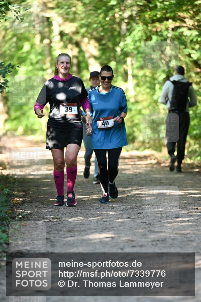 06.10.2024 - Bramfelder Halbmarathon 2024 Dr. Thomas Lammeyer http://msf.ph/oto/7339776 06.10.2024 10:37:27 Laufen 39, 59, 40 meine-sportfotos.de