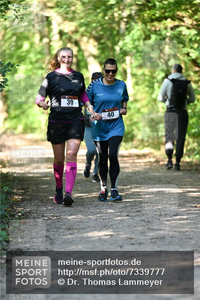 06.10.2024 - Bramfelder Halbmarathon 2024 Dr. Thomas Lammeyer http://msf.ph/oto/7339777 06.10.2024 10:37:27 Laufen 39, 59, 40 meine-sportfotos.de