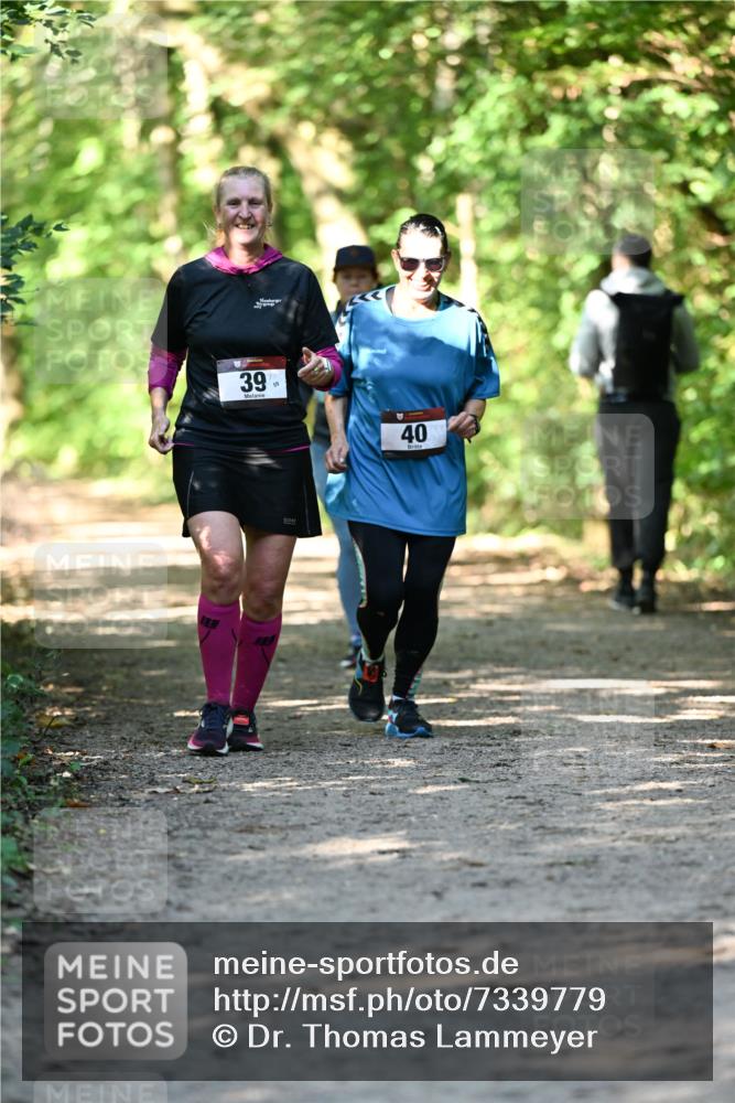 06.10.2024 - Bramfelder Halbmarathon 2024 Dr. Thomas Lammeyer http://msf.ph/oto/7339779 06.10.2024 10:37:27 Laufen 39, 40 meine-sportfotos.de