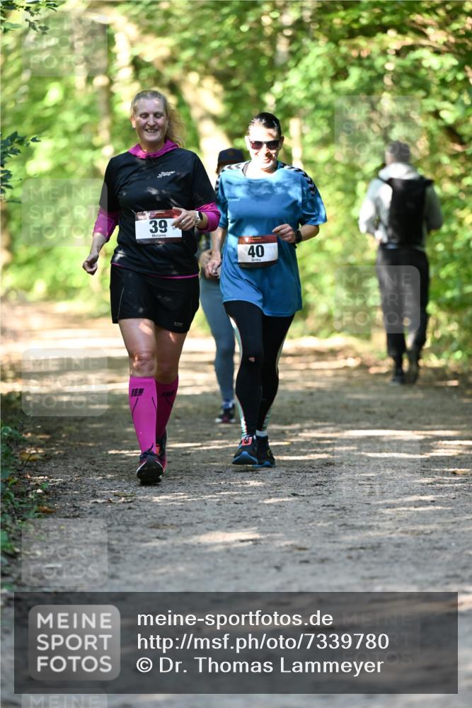 06.10.2024 - Bramfelder Halbmarathon 2024 Dr. Thomas Lammeyer http://msf.ph/oto/7339780 06.10.2024 10:37:27 Laufen 39, 40 meine-sportfotos.de