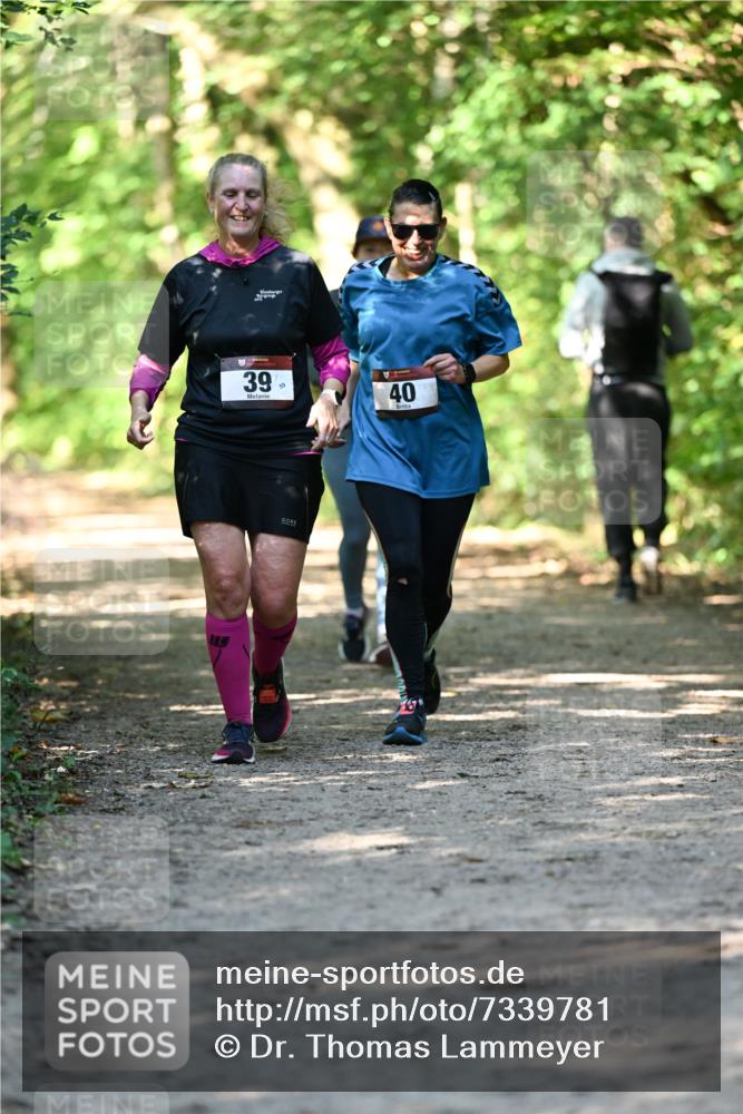 06.10.2024 - Bramfelder Halbmarathon 2024 Dr. Thomas Lammeyer http://msf.ph/oto/7339781 06.10.2024 10:37:28 Laufen 39, 59, 40 meine-sportfotos.de