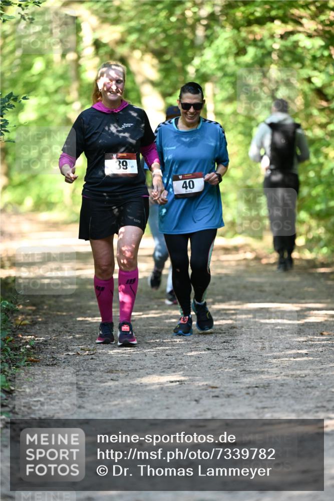 06.10.2024 - Bramfelder Halbmarathon 2024 Dr. Thomas Lammeyer http://msf.ph/oto/7339782 06.10.2024 10:37:28 Laufen 39, 59, 40 meine-sportfotos.de