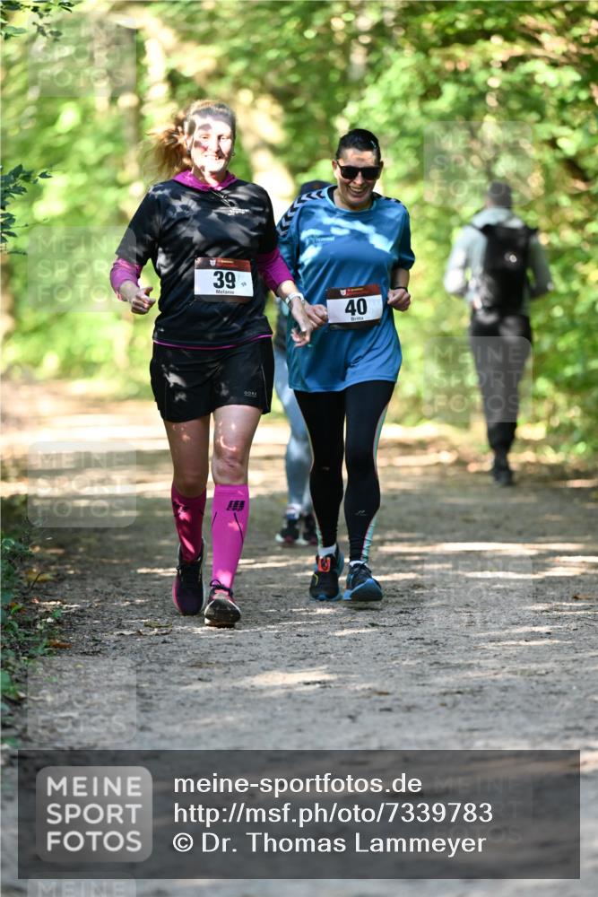 06.10.2024 - Bramfelder Halbmarathon 2024 Dr. Thomas Lammeyer http://msf.ph/oto/7339783 06.10.2024 10:37:28 Laufen 39, 59, 40 meine-sportfotos.de