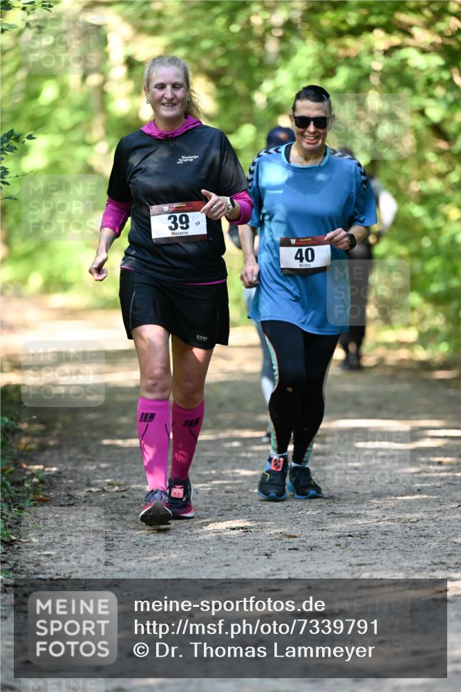 06.10.2024 - Bramfelder Halbmarathon 2024 Dr. Thomas Lammeyer http://msf.ph/oto/7339791 06.10.2024 10:37:29 Laufen 39, 59, 40, 40 meine-sportfotos.de