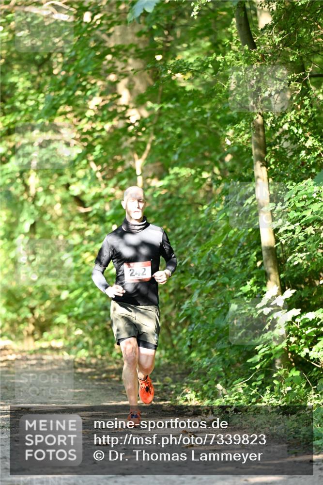 06.10.2024 - Bramfelder Halbmarathon 2024 Dr. Thomas Lammeyer http://msf.ph/oto/7339823 06.10.2024 10:38:54 Laufen 242 meine-sportfotos.de