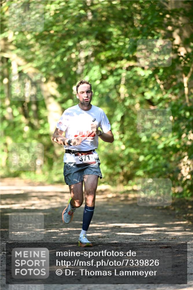 06.10.2024 - Bramfelder Halbmarathon 2024 Dr. Thomas Lammeyer http://msf.ph/oto/7339826 06.10.2024 10:38:55 Laufen 371 meine-sportfotos.de
