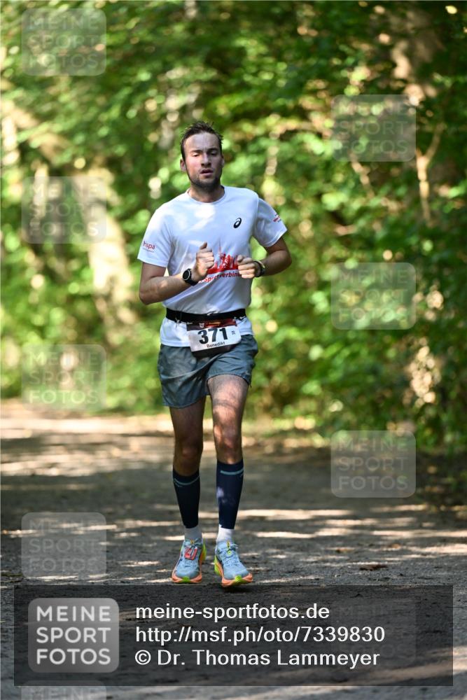 06.10.2024 - Bramfelder Halbmarathon 2024 Dr. Thomas Lammeyer http://msf.ph/oto/7339830 06.10.2024 10:38:56 Laufen 371 meine-sportfotos.de