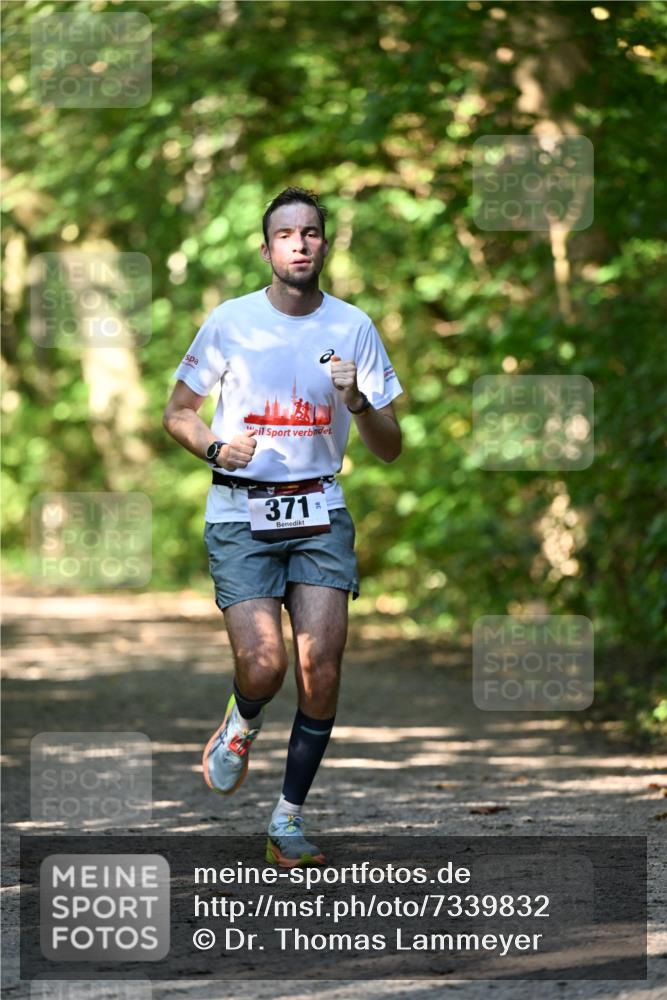 06.10.2024 - Bramfelder Halbmarathon 2024 Dr. Thomas Lammeyer http://msf.ph/oto/7339832 06.10.2024 10:38:56 Laufen 371 meine-sportfotos.de