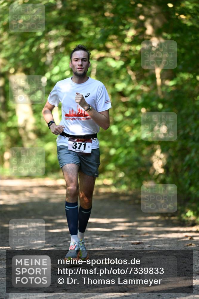 06.10.2024 - Bramfelder Halbmarathon 2024 Dr. Thomas Lammeyer http://msf.ph/oto/7339833 06.10.2024 10:38:56 Laufen 371 meine-sportfotos.de