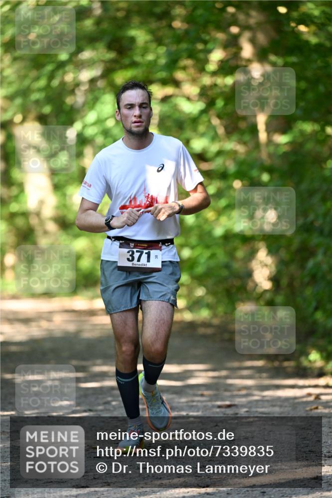 06.10.2024 - Bramfelder Halbmarathon 2024 Dr. Thomas Lammeyer http://msf.ph/oto/7339835 06.10.2024 10:38:56 Laufen 371 meine-sportfotos.de