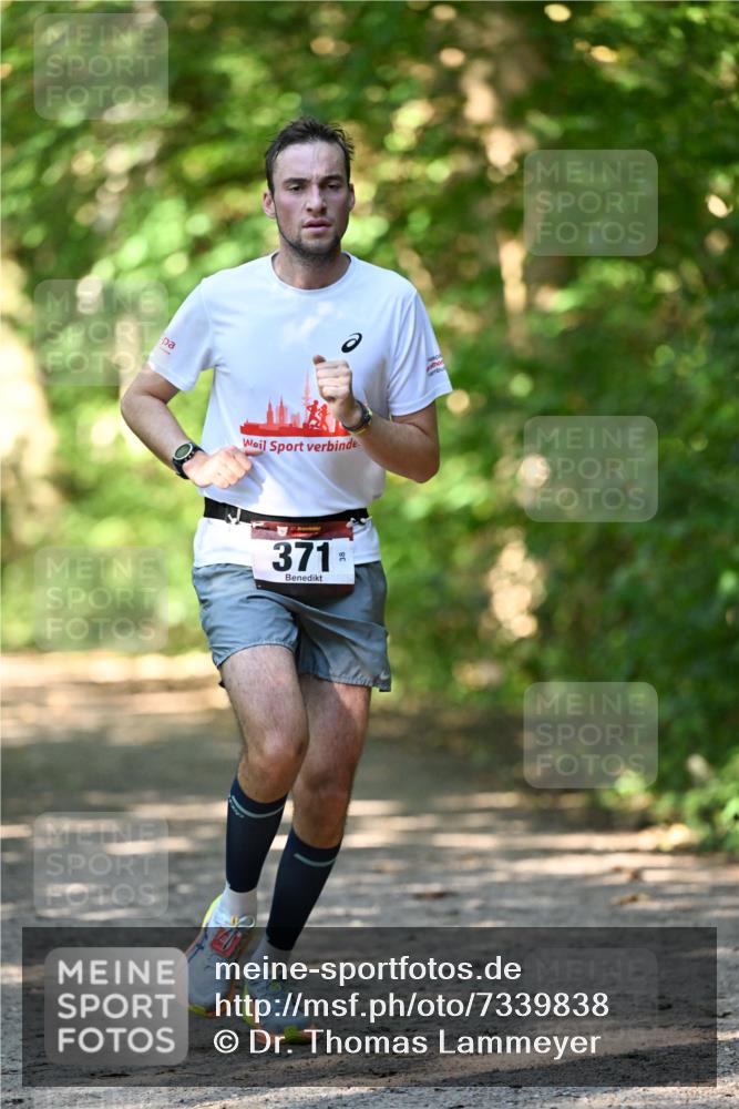 06.10.2024 - Bramfelder Halbmarathon 2024 Dr. Thomas Lammeyer http://msf.ph/oto/7339838 06.10.2024 10:38:57 Laufen 371, 8 meine-sportfotos.de