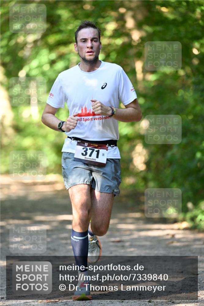 06.10.2024 - Bramfelder Halbmarathon 2024 Dr. Thomas Lammeyer http://msf.ph/oto/7339840 06.10.2024 10:38:57 Laufen 3, 371 meine-sportfotos.de