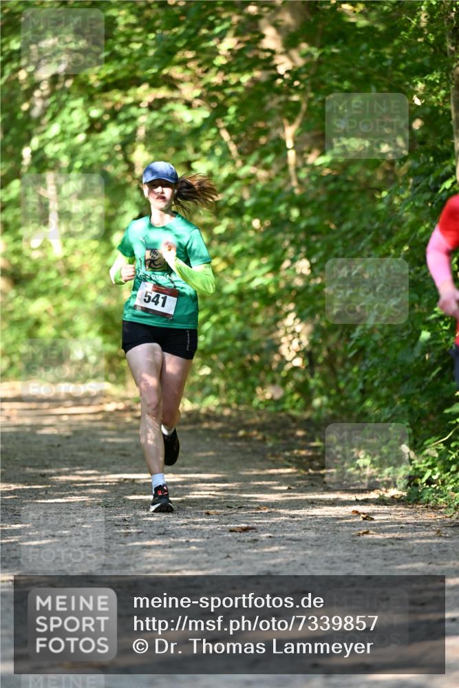 06.10.2024 - Bramfelder Halbmarathon 2024 Dr. Thomas Lammeyer http://msf.ph/oto/7339857 06.10.2024 10:39:12 Laufen 541 meine-sportfotos.de