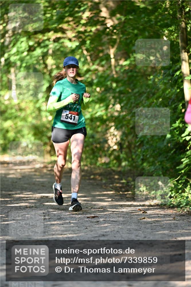 06.10.2024 - Bramfelder Halbmarathon 2024 Dr. Thomas Lammeyer http://msf.ph/oto/7339859 06.10.2024 10:39:12 Laufen 92, 541 meine-sportfotos.de