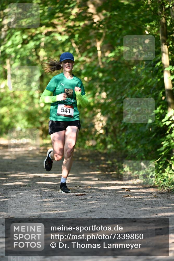 06.10.2024 - Bramfelder Halbmarathon 2024 Dr. Thomas Lammeyer http://msf.ph/oto/7339860 06.10.2024 10:39:12 Laufen 541 meine-sportfotos.de